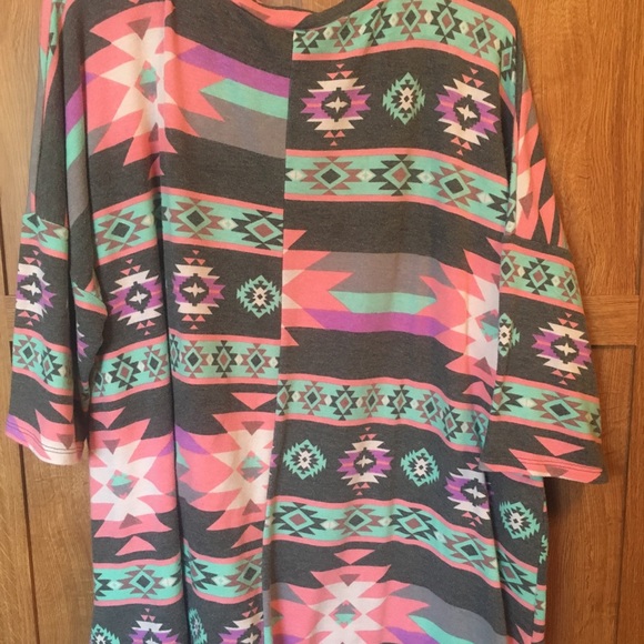 3x Aztec Top - Picture 3 of 3